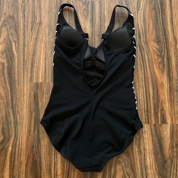 NWOT Gottex Embrace Surplice One Piece - Picture 8 of 15